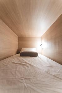 Giường trong Phòng ngủ tập thể 4 người (Bed in 4-Bed Dormitory Room)