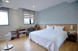 Comfort Room with Queen Bed