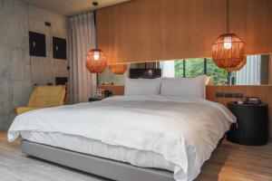 Phòng có giường cỡ King nhìn ra cảnh núi non (King Room with Mountain View)