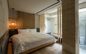Phòng Deluxe Giường Đôi Có Vòi Sen (Deluxe Double Room with Shower)