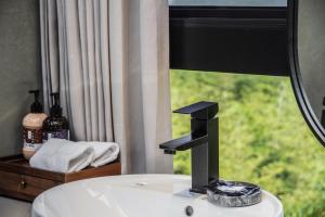 Phòng Deluxe Giường Đôi Có Vòi Sen (Deluxe Double Room with Shower)