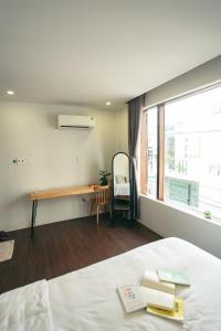 Phòng Đơn với Phòng tắm Riêng Bên Ngoài (Single Room with Private External Bathroom)
