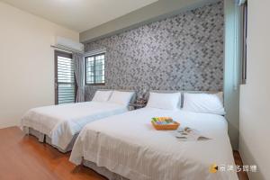 Ngôi Nhà 5 Phòng Ngủ (Five-Bedroom House)