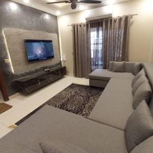 Two-Bedroom Apartment room in Deluxe 3 bedroom apartment DHA 2 near Giga