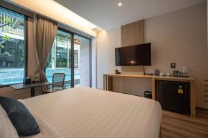 Phòng Có Giường Cỡ King Nhìn Ra Hồ Bơi (King Room with Pool View)