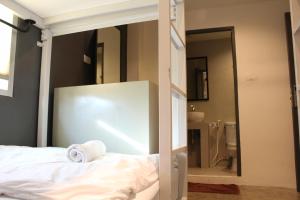 Giường trong Phòng ngủ tập thể Nữ 4 Người (Bed in 4-Bed Female Dormitory Room)