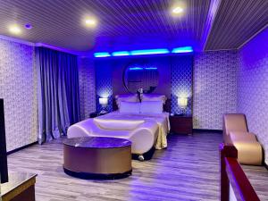Phòng Có Giường Cỡ Queen Và Bồn Tắm Spa (Queen Room with Spa Bath)