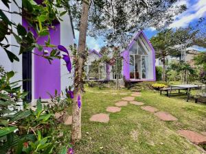 Biệt Thự Nhìn Ra Vườn (Villa with Garden View)