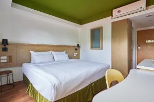 Phòng Tiêu chuẩn có giường Queen (1 Queen Bed Standard Room)
