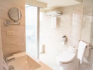 Phòng Tiêu Chuẩn Giường Đôi Có Cửa Sổ - Cả Nam Và Nữ, Có Tiếng Ồn Giao Thông (Standard Double Room with Window - Mixed, Traffic Noise Disturbance)