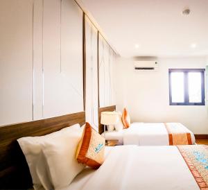 Phòng Đôi hoặc Hai Giường Đơn Loại Sang Hướng Thành Phố (Deluxe Double or Twin Room with City View)