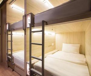 Giường trong Phòng ngủ tập thể 4 người (Bed in 4-Bed Dormitory Room)