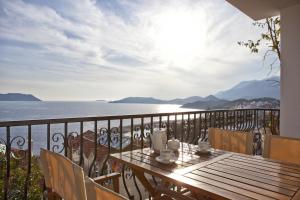 Superior One-Bedroom Apartment with Sea View - 3.Floor room in Lantana Aparts