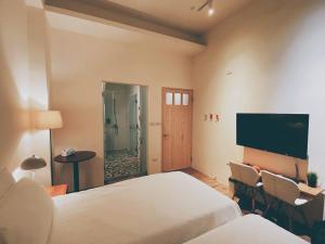 Phòng Hai Giường Đơn Loại Sang (Deluxe Twin Room)