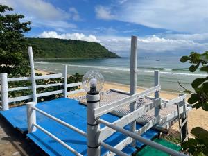 Phòng Gia Đình Nhìn Ra Biển (Family Room with Sea View)