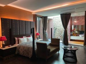Phòng Có Giường Cỡ Queen Và Bồn Tắm Spa (Queen Room with Spa Bath)