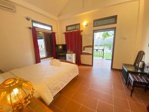 Bungalow với Sân hiên (Bungalow with Patio)