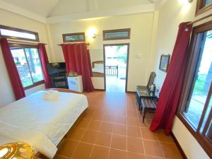 Bungalow với Sân hiên (Bungalow with Patio)