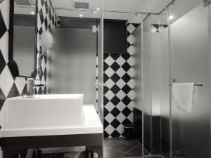 Phòng Cổ Điển Giường Đôi Không Có Cửa Sổ (Classic Double Room without Window)