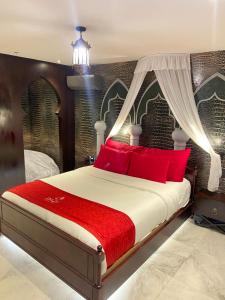 Suite có Giường cỡ King và Bồn tắm Spa - Không hút thuốc (Suite with Hot Tub - Non-Smoking)