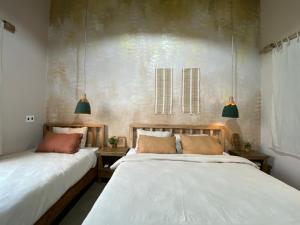 Phòng Có Giường Cỡ King Nhìn Ra Hồ Bơi (King Room with Pool View)