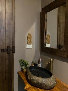 Phòng Có Giường Cỡ King Nhìn Ra Hồ Bơi (King Room with Pool View)