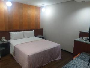 Phòng Giường Đôi Hạng Bình Dân (Budget Double Room)