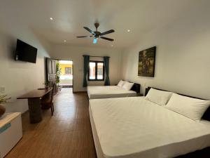 Phòng Bốn Người có Cảnh (Quadruple Room with View)