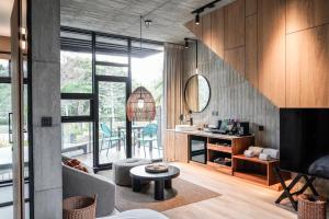 Phòng Deluxe Giường Đôi Có Vòi Sen (Deluxe Double Room with Shower)