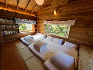 Phòng Gia đình nhìn ra Núi (Family Room with Mountain View)