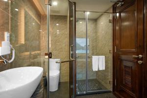 Deluxe giường đôi Có ban công (Deluxe Double Balcony)