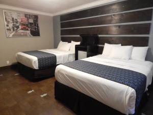 Queen Room with Two Queen Beds room in Hotel Salina Long Beach