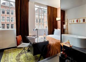 Suite room in Sir Albert Hotel