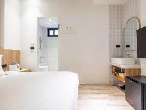 Phòng Giường đôi Tiêu chuẩn - Tầng 1 (Standard Double Room - First Floor)