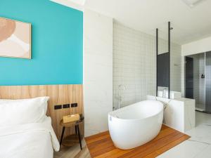 Phòng giường đôi - Hướng biển (Double Room - Sea View)
