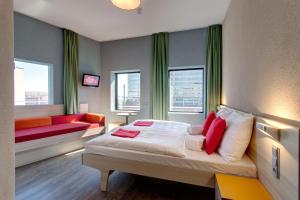 Triple Room room in MEININGER Hotel Amsterdam City West
