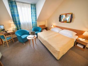 Double Room with 1 extra bed room in EA Hotel Tosca
