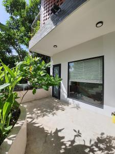 Nhà 3 Phòng Ngủ (Three-Bedroom House)