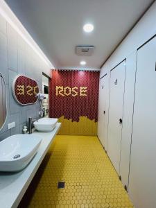 Giường Trong Phòng Tập Thể Cả Nam và Nữ 10 Giường (Bed in 10 Bed Mixed Dormitory)