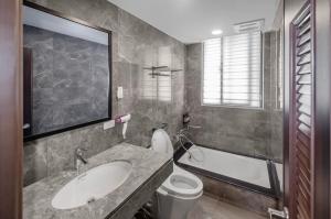 Phòng Gia Đình Có Bồn Tắm (Family Room with Bath)