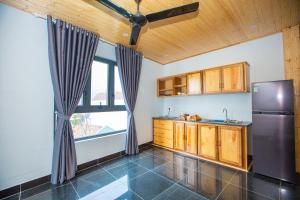 Căn Hộ Nhìn Ra Biển (Apartment with Sea View)