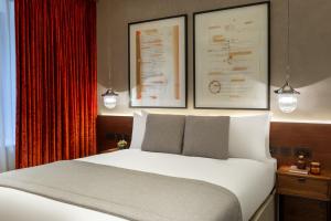 Premium Queen Room room in Hotel Indigo LONDON - 1 LEICESTER SQUARE