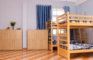 Giường Tầng Trong Phòng Ngủ Tập Thể Cho Nam Và Nữ (Bunk Bed in Mixed Dormitory Room)