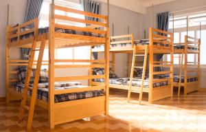 Giường Tầng Trong Phòng Ngủ Tập Thể Cho Nam Và Nữ (Bunk Bed in Mixed Dormitory Room)