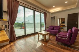 Phòng Gia đình Có ban công (Family Balcony Room)