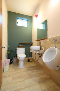 Phòng 4 người có phòng tắm riêng (Quadruple Room with Private Bathroom)