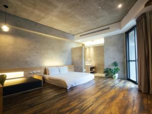 Phòng Deluxe giường đôi Có ban công (Deluxe Double Room Balcony)