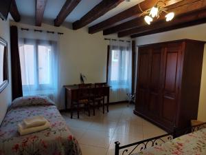 Double or Twin Room with Shared External Bathroom room in Sweet Venice - locazione turistica