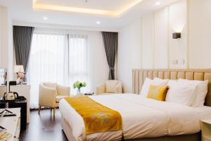 Phòng Loại Sang Giường Lớn (Deluxe King Room)