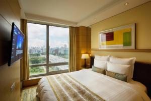 1 Bedroom Suite, 1 King, City view